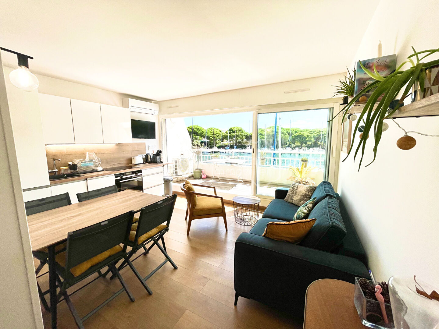 Photo marina avec vu directe sur l'eau image 4/6