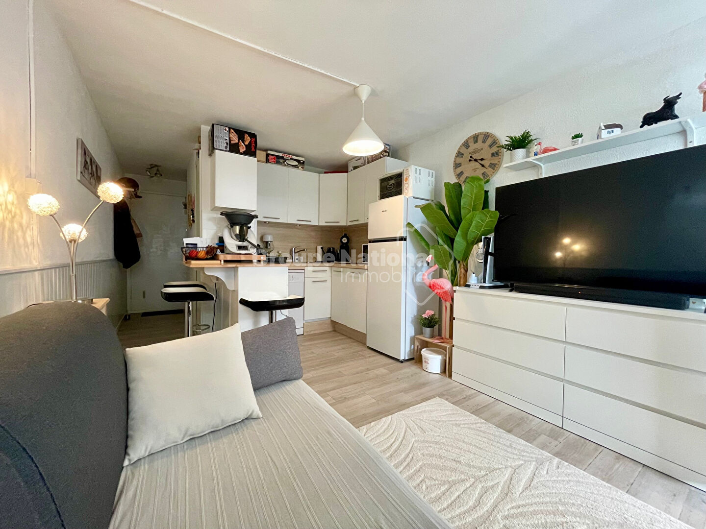 Photo Studio, rez-de-jardin, terrasse, parking privé image 2/6