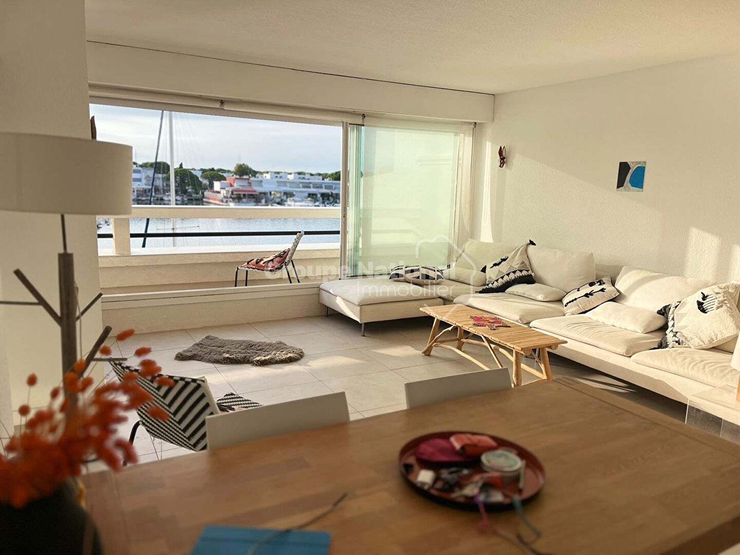 Photo Marina sur les toits avec appontement large image 4/5