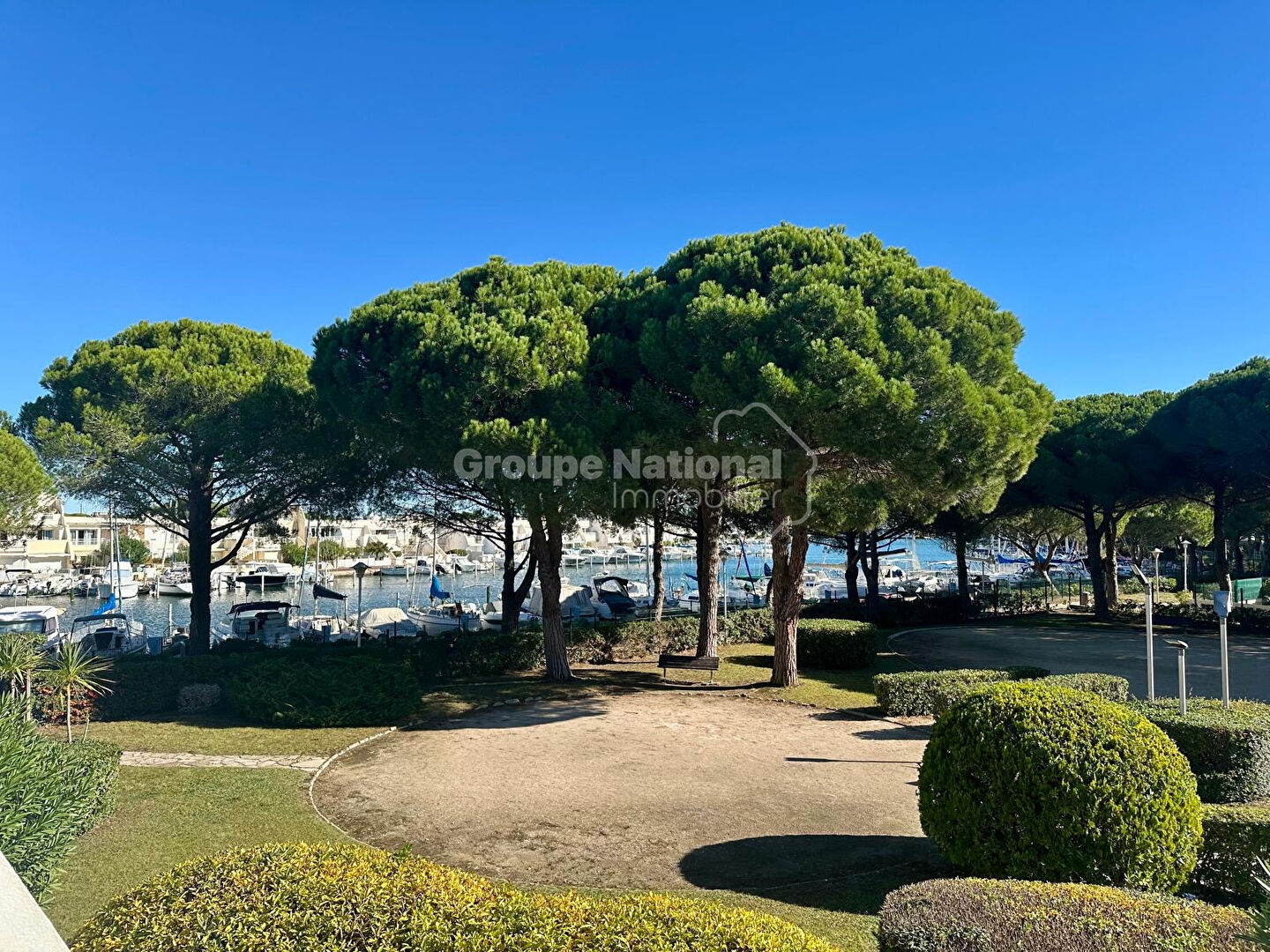 Port-Camargue Studio cabine vue port et jardin