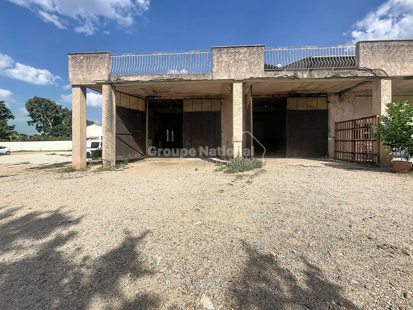 Exceptionnel à Châteauneuf-du-Pape : Hangar de 170 m² sur terrain de 250 m² environs Potentiel Loft