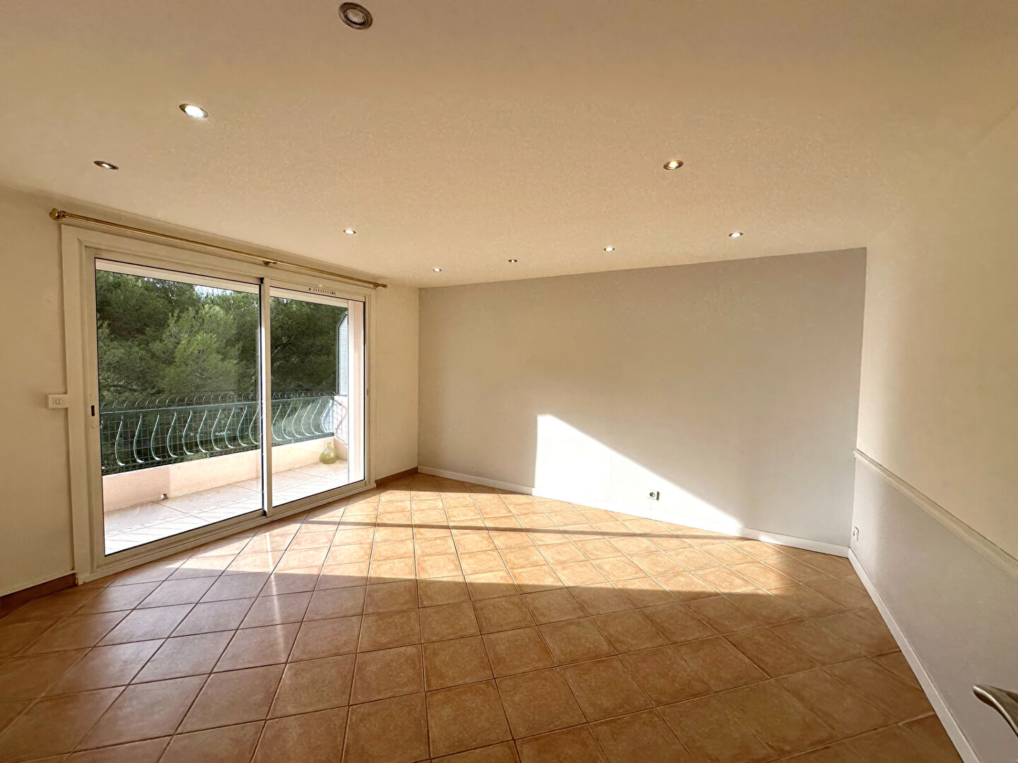 Appartement à louer à Carry-le-rouet T2 de 46.9 m2 avec terrasse et garage fermé