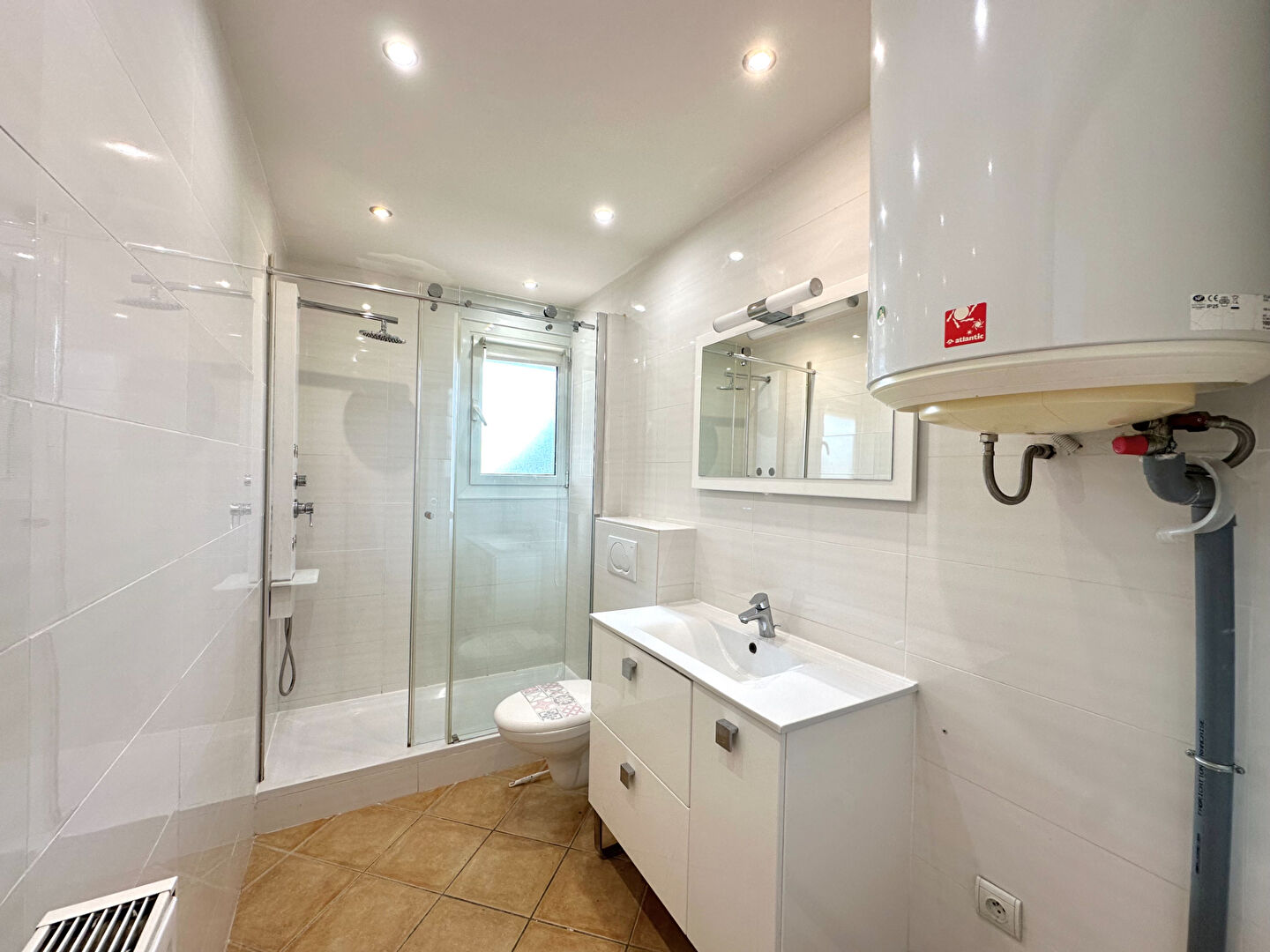 Photo Appartement à louer à Carry-le-rouet T2 de 46.9 m2 avec terrasse et garage fermé image 4/6