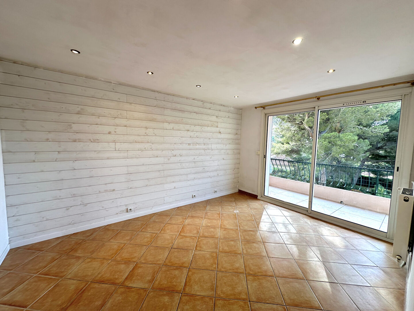 Photo Appartement à louer à Carry-le-rouet T2 de 46.9 m2 avec terrasse et garage fermé image 5/6