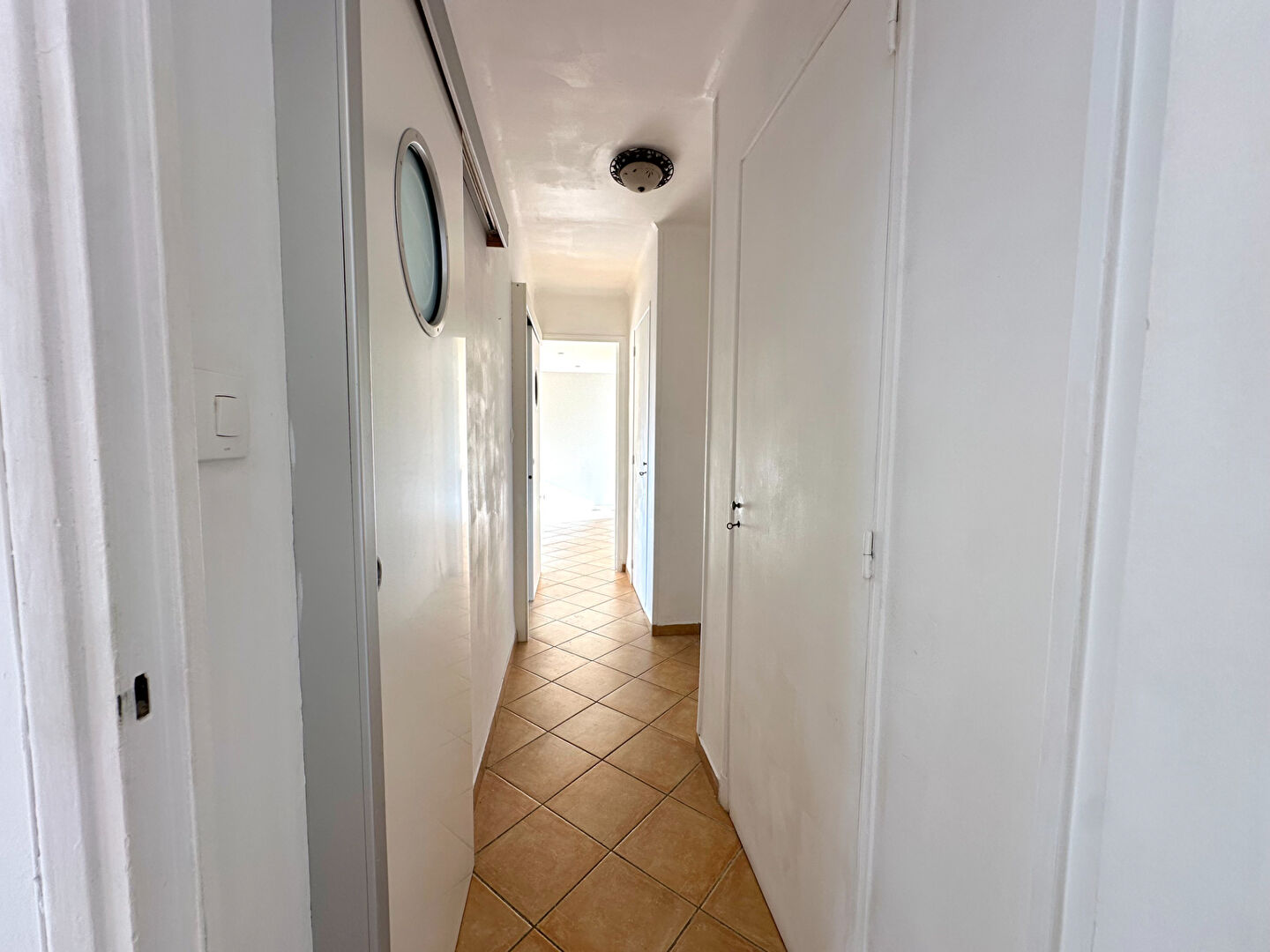 Photo Appartement à louer à Carry-le-rouet T2 de 46.9 m2 avec terrasse et garage fermé image 6/6