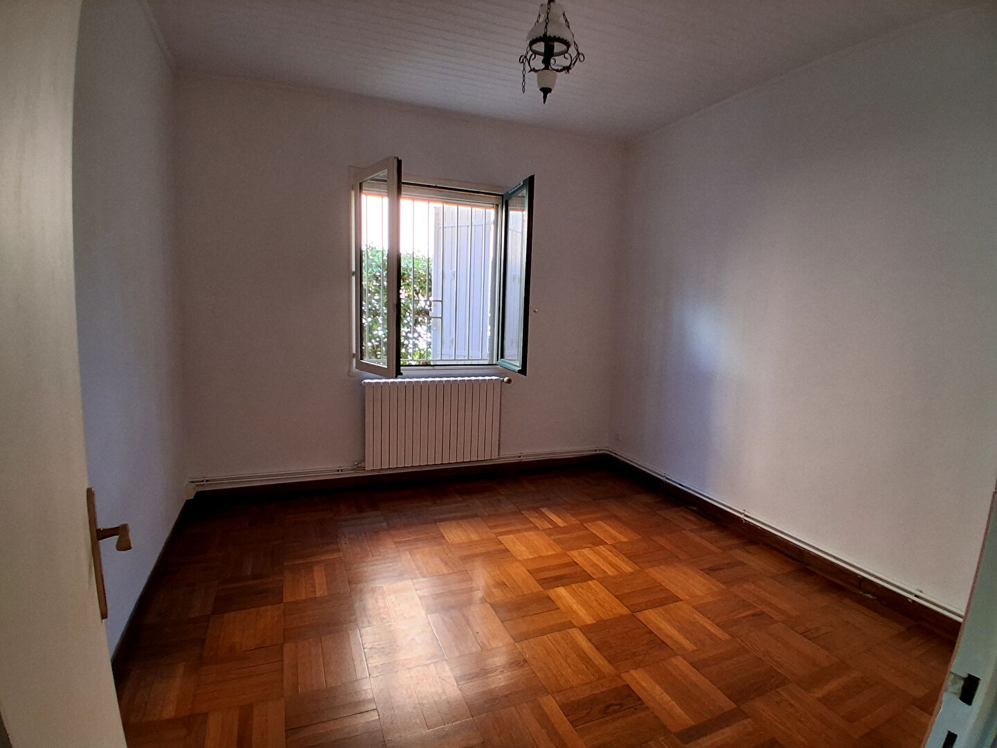 Photo VILLA PLAIN PIED TYPE 4 AVEC JARDIN  ET GARAGE PROCHE CENTRE VILLE ET MER image 4/6