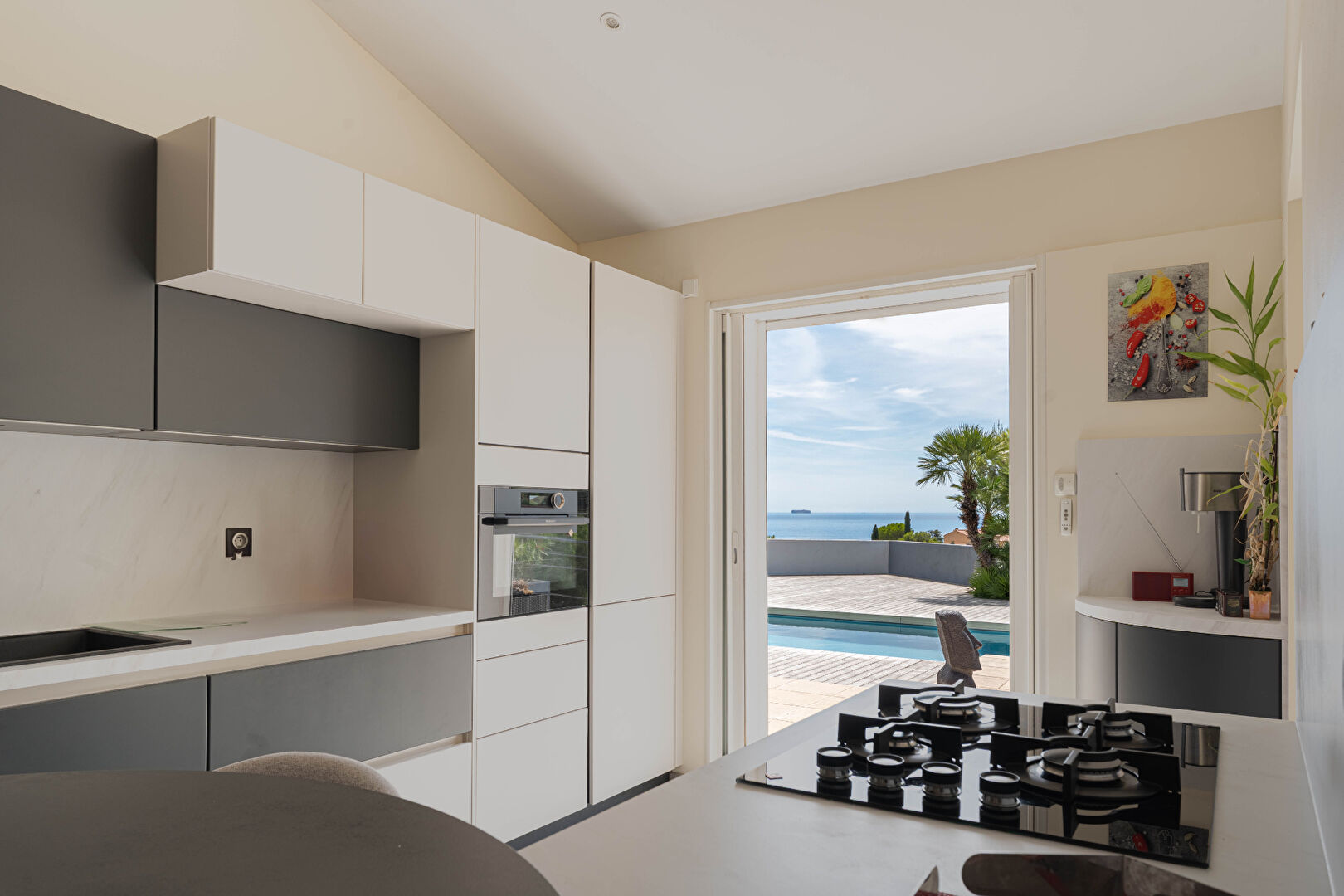 Photo EXCLUSIVITE SAUSSET LES PINS MAISON VUE MER  200m2 SUR UN TERRAIN DE 740m2  AVEC PISCINE PARKING ET GARAGE image 3/6