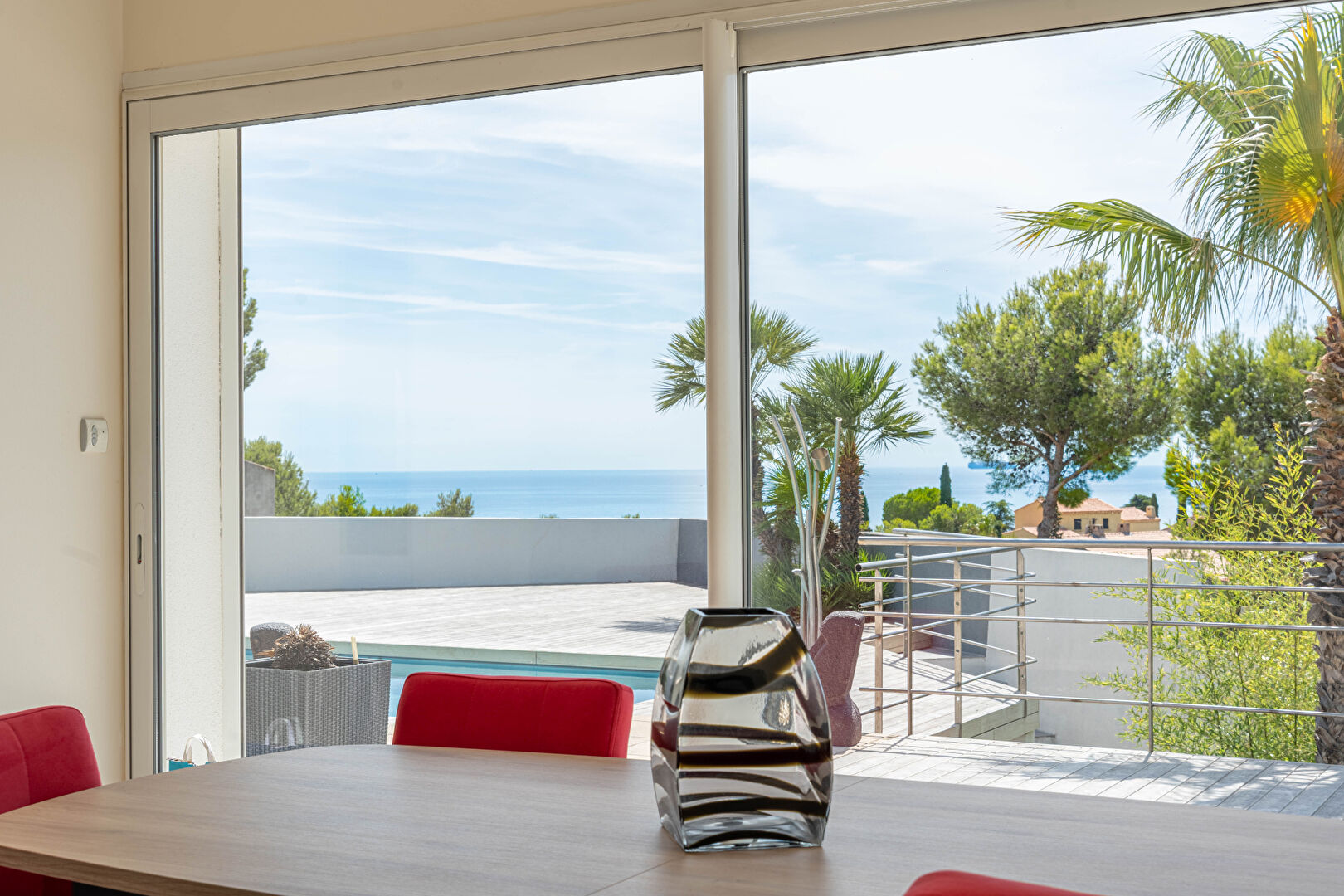 Photo EXCLUSIVITE SAUSSET LES PINS MAISON VUE MER  200m2 SUR UN TERRAIN DE 740m2  AVEC PISCINE PARKING ET GARAGE image 5/6