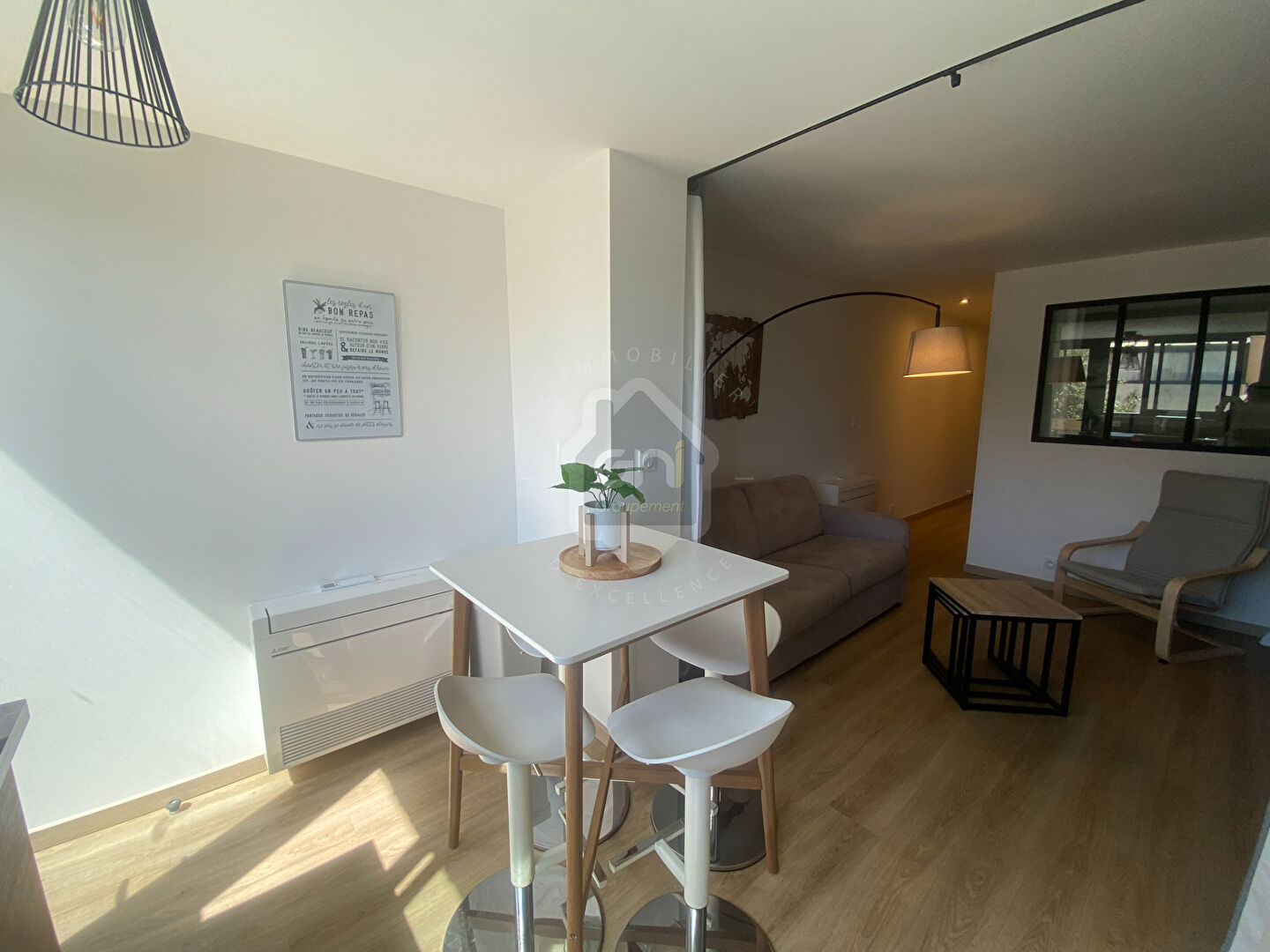 Photo Appartement rénové à vendre T1/2 en rez de chaussée d'environ 30 m² sur le port de Sausset-les-Pins image 2/6