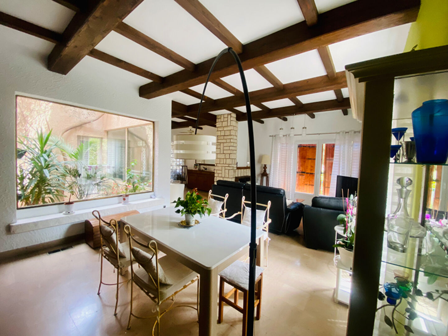 Photo Rez de chaussée de villa T4, 119 M2 avec beau terrain, terrasse dans un endroit calme image 2/6