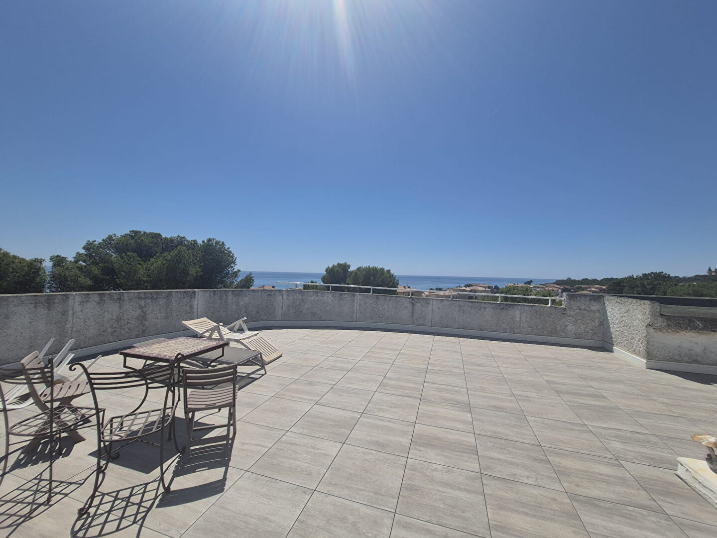 Photo A VENDRE - Appartement T2 de 67 m² dans le centre de Sausset-les-Pins, proche mer image 4/6