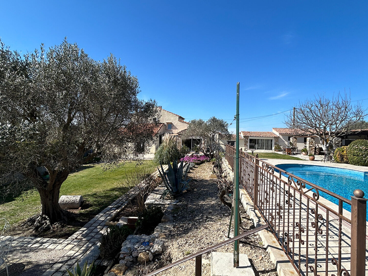 Photo Maison  à vendre SAINT JULIEN LES Martigues 7 pièce(s) 145 m2 avec piscine image 6/6