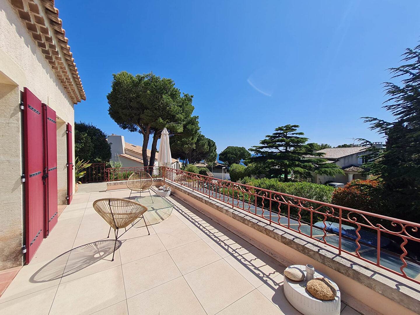 Photo A VENDRE MAGNIFIQUE MAISON  AVEC VUE MER A BARQUEROUTE - CARRY-LE-ROUET image 4/6