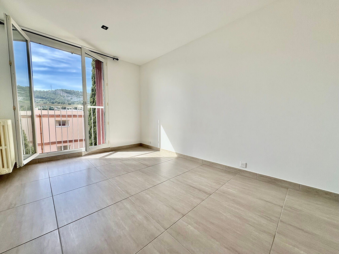 Photo APPARTEMENT T3 A VENDRE  AVEC UNE CAVE AU CENTRE VILLE DE CHATEAUNEUF-LES-MARTIGUES image 6/6