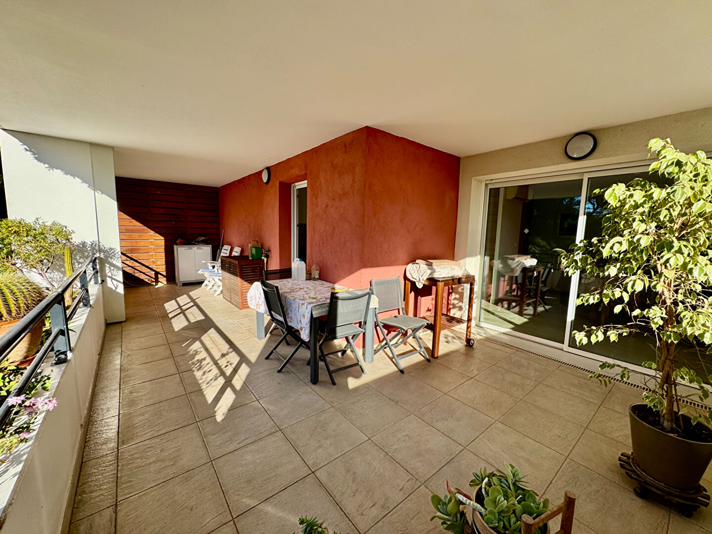 Photo Appartement  à vendre à la COURONNE T4 de 105m2 , terrasse 32m2, double garage et parking image 3/6