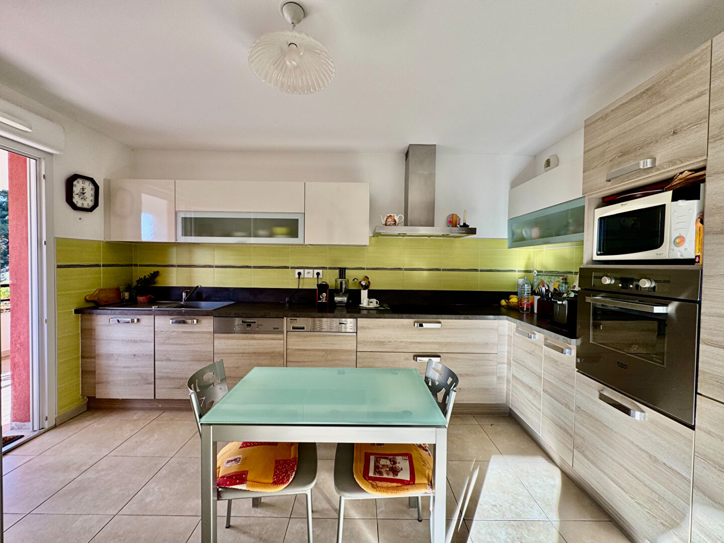 Photo Appartement  à vendre à la COURONNE T4 de 105m2 , terrasse 32m2, double garage et parking image 5/6