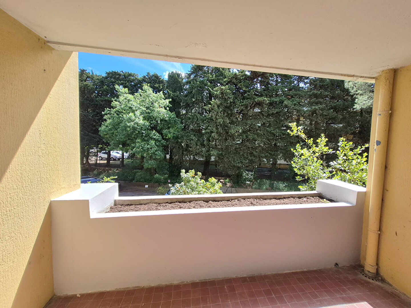 Photo A VENDRE UN APPARTEMENT DE TYPE 2 DANS LE CENTRE DE CARRY-LE-ROUET AVEC UNE PLACE DE PARKING image 2/6