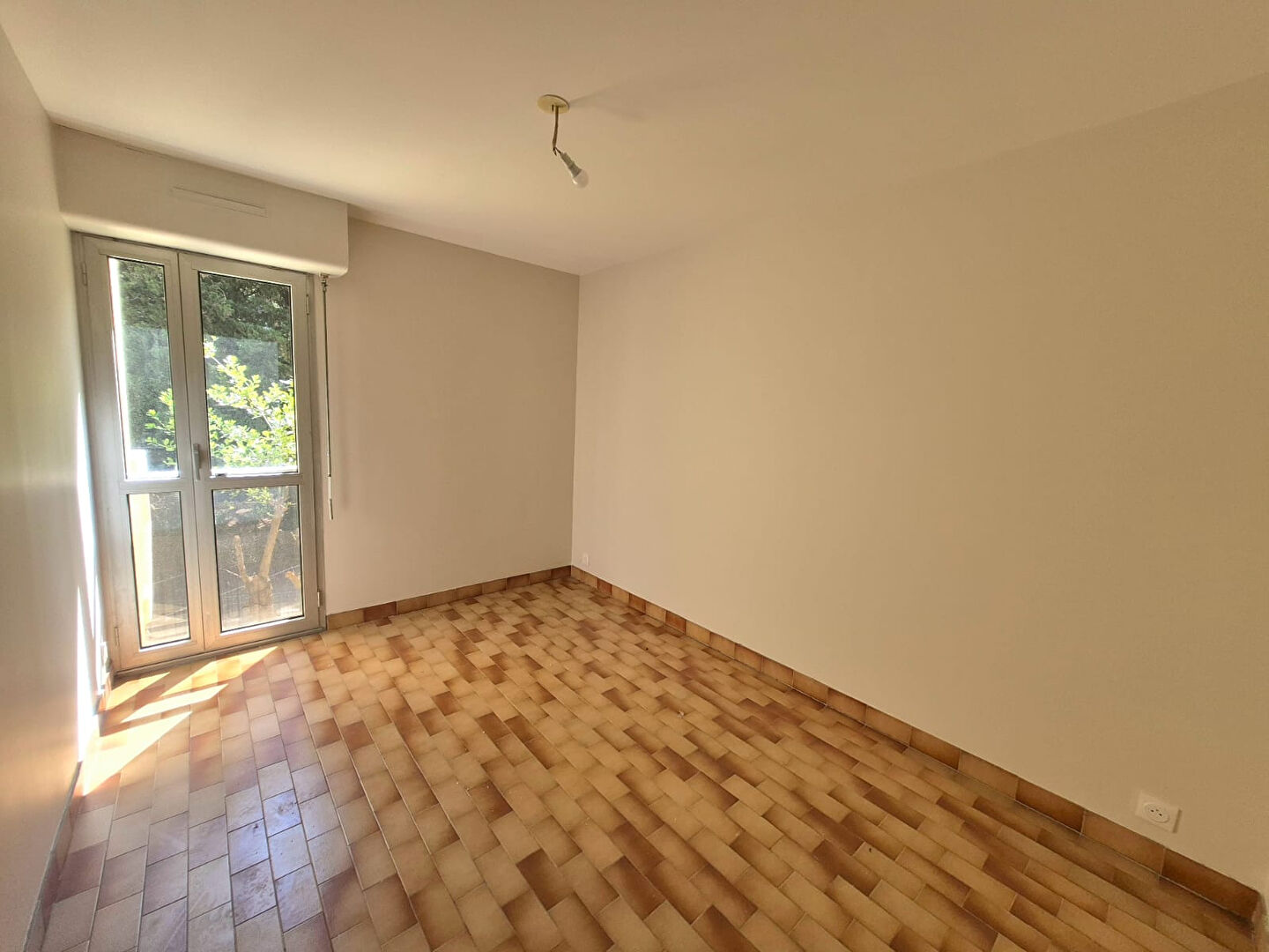 Photo A VENDRE UN APPARTEMENT DE TYPE 2 DANS LE CENTRE DE CARRY-LE-ROUET AVEC UNE PLACE DE PARKING image 3/6