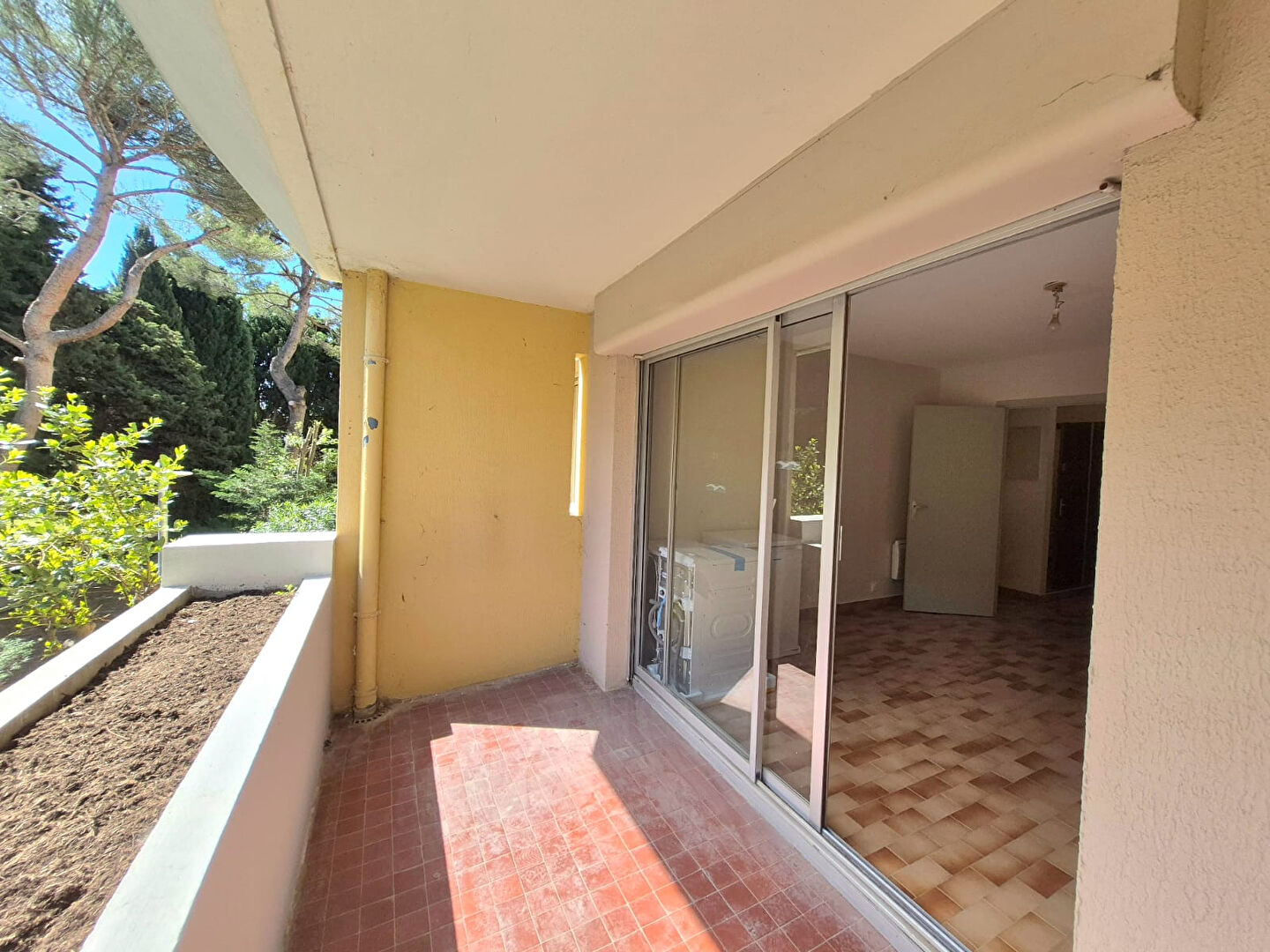 Photo A VENDRE UN APPARTEMENT DE TYPE 2 DANS LE CENTRE DE CARRY-LE-ROUET AVEC UNE PLACE DE PARKING image 4/6