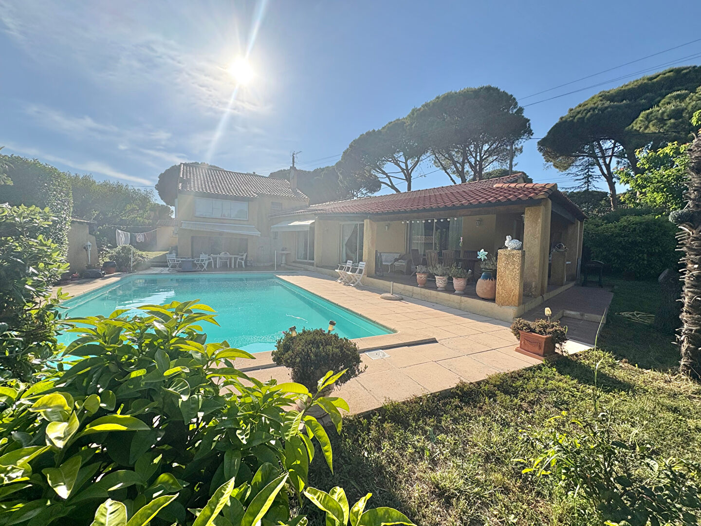 Photo A vendre maison La couronne de type 5 sur 1150 m2 terrain avec piscine et garage image 1/5