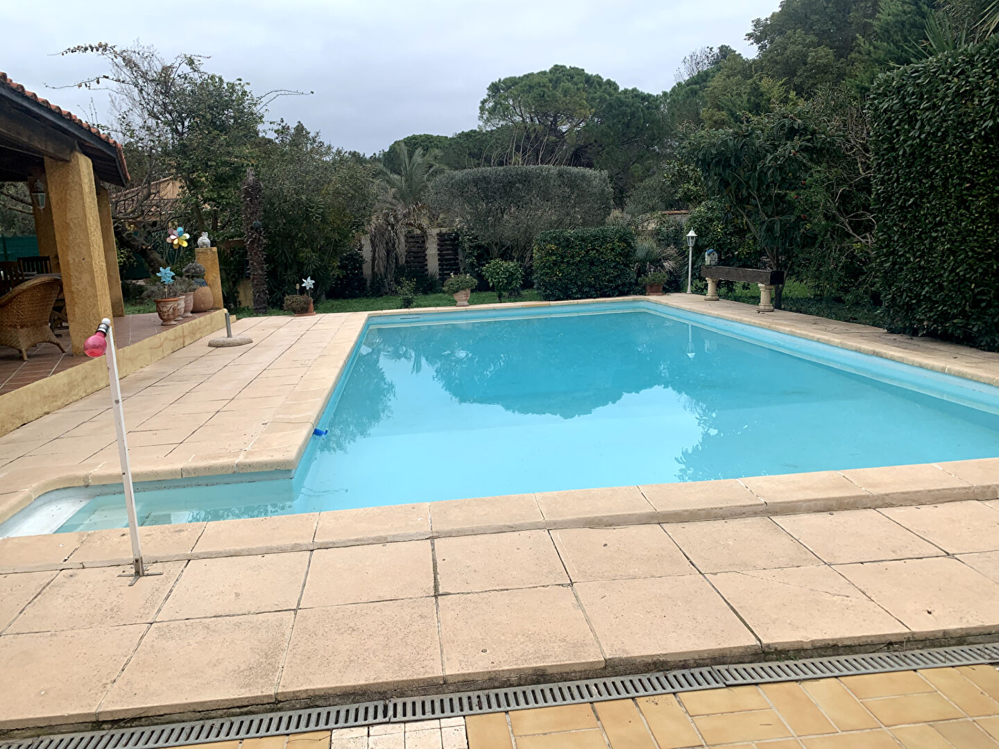 Photo A vendre maison La couronne de type 5 sur 1150 m2 terrain avec piscine et garage image 5/5