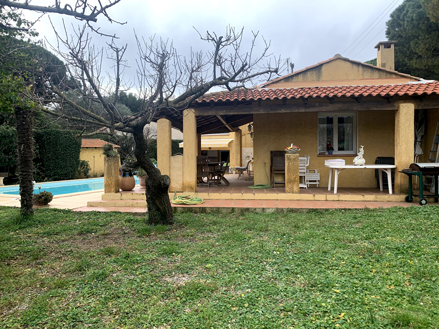 Photo A vendre maison La couronne de type 5 sur 1150 m2 terrain avec piscine et garage image 4/5