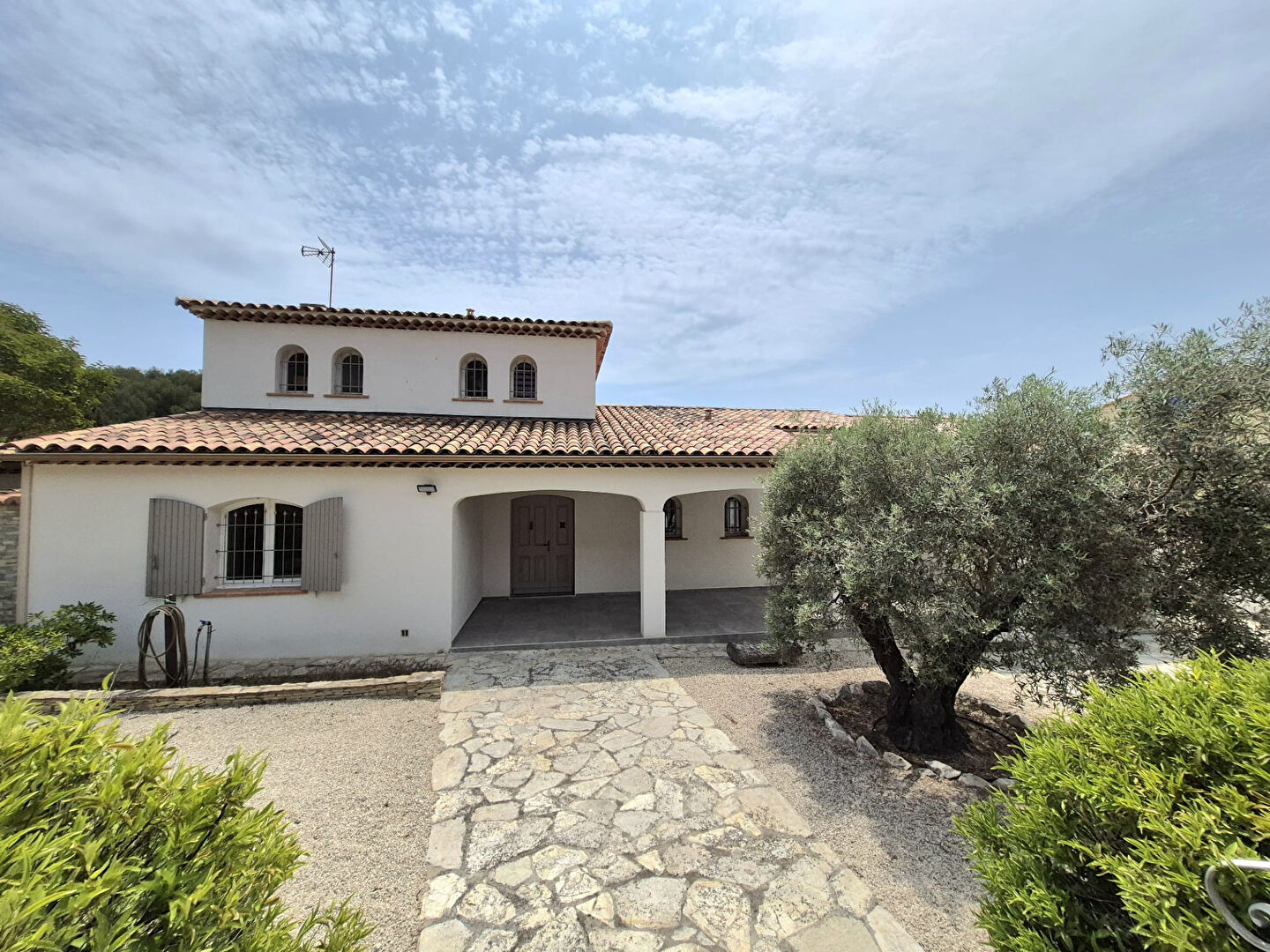 Photo A VENDRE MAISON F5 A LA COURONNE AVEC PISCINE ET GARAGE PROCHE DU VILLAGE image 5/6