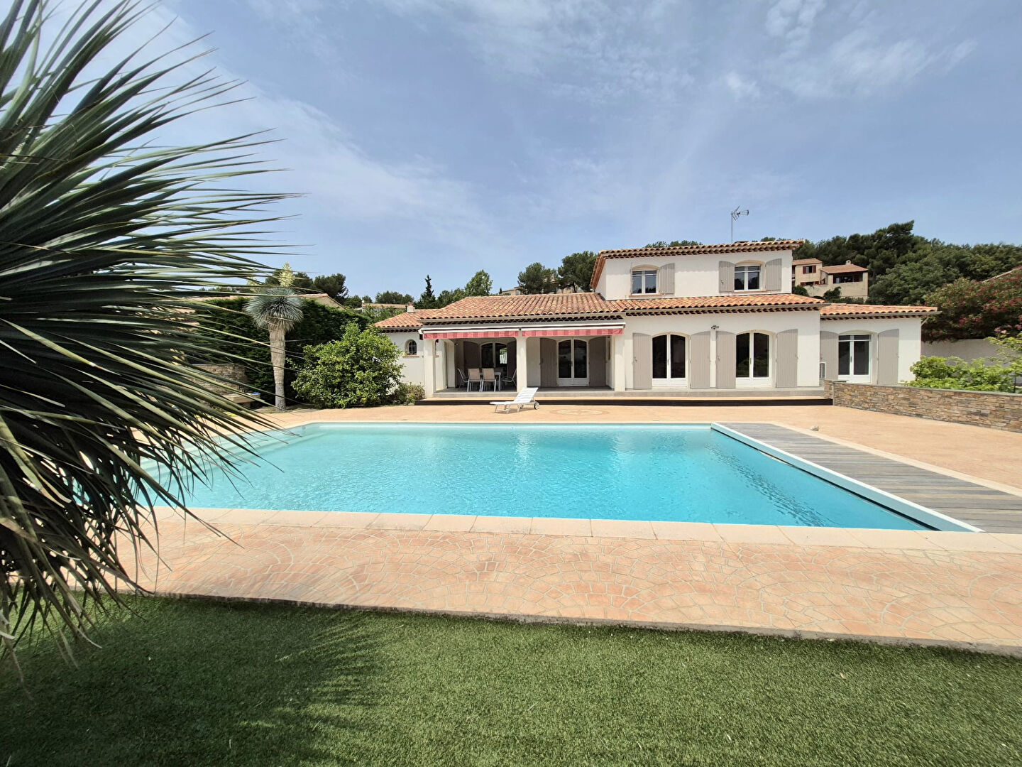 Photo A VENDRE  LA COURONNE MAISON 5 CHAMBRES AVEC PISCINE ET GARAGE PROCHE DU VILLAGE image 3/6