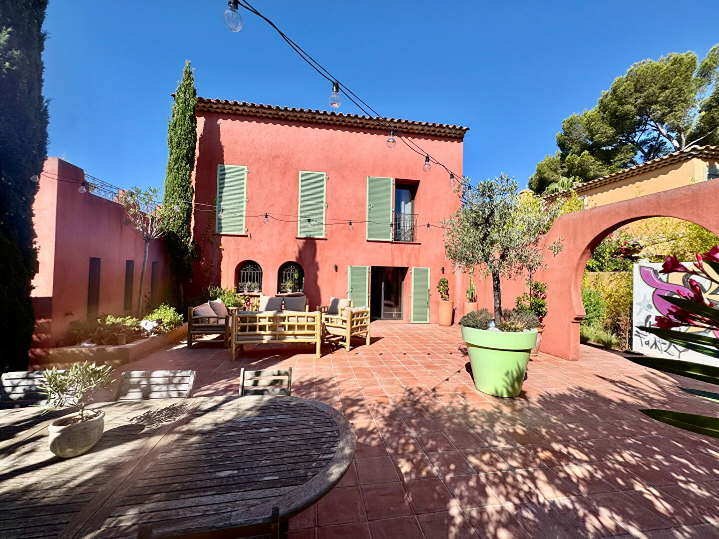 Photo A VENDRE CARRY LE ROUET MAISON  170m2 GARAGE ET DEPENDANCE image 1/6