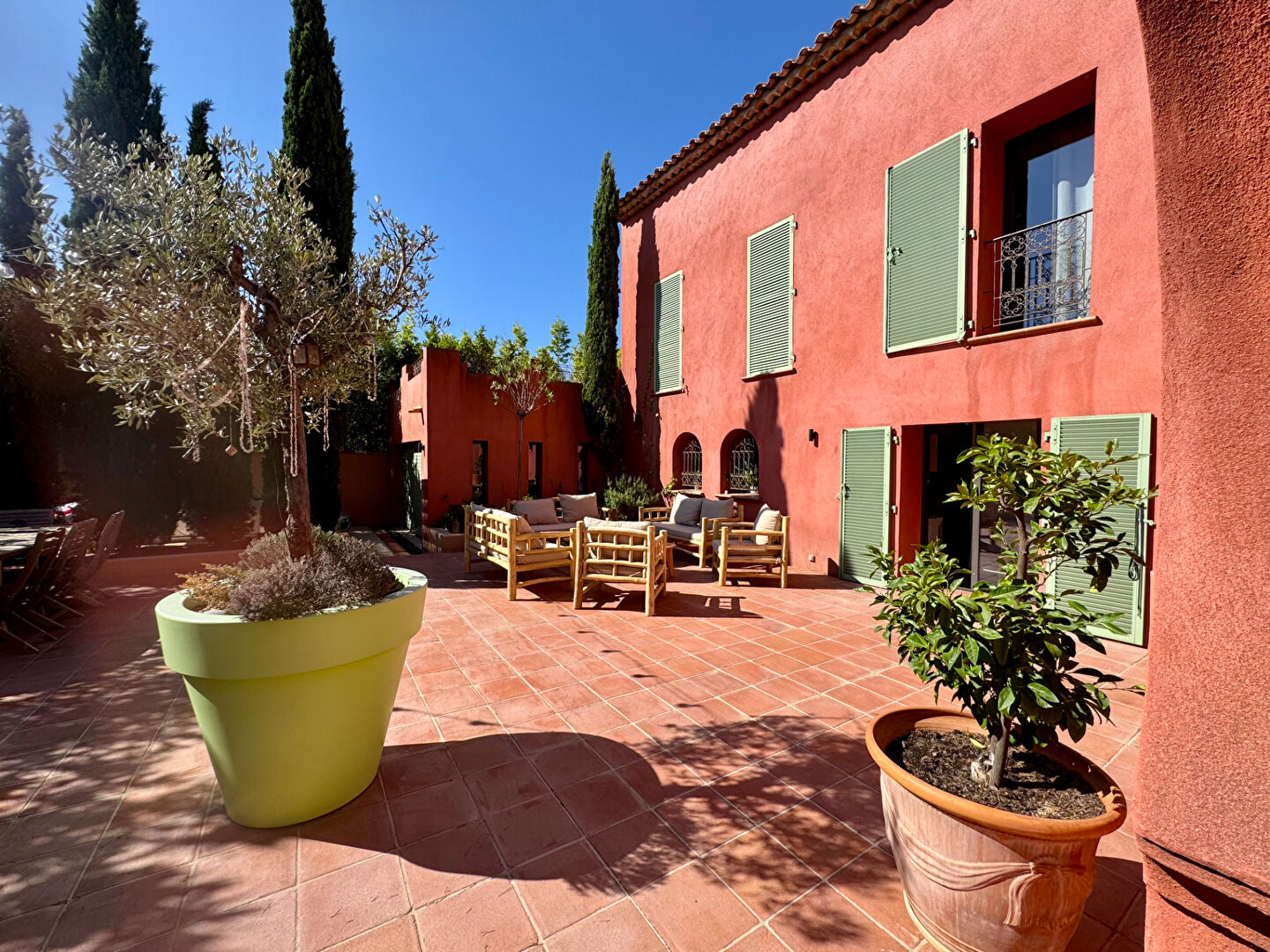 Photo A VENDRE CARRY LE ROUET MAISON  170m2 GARAGE ET DEPENDANCE image 2/6