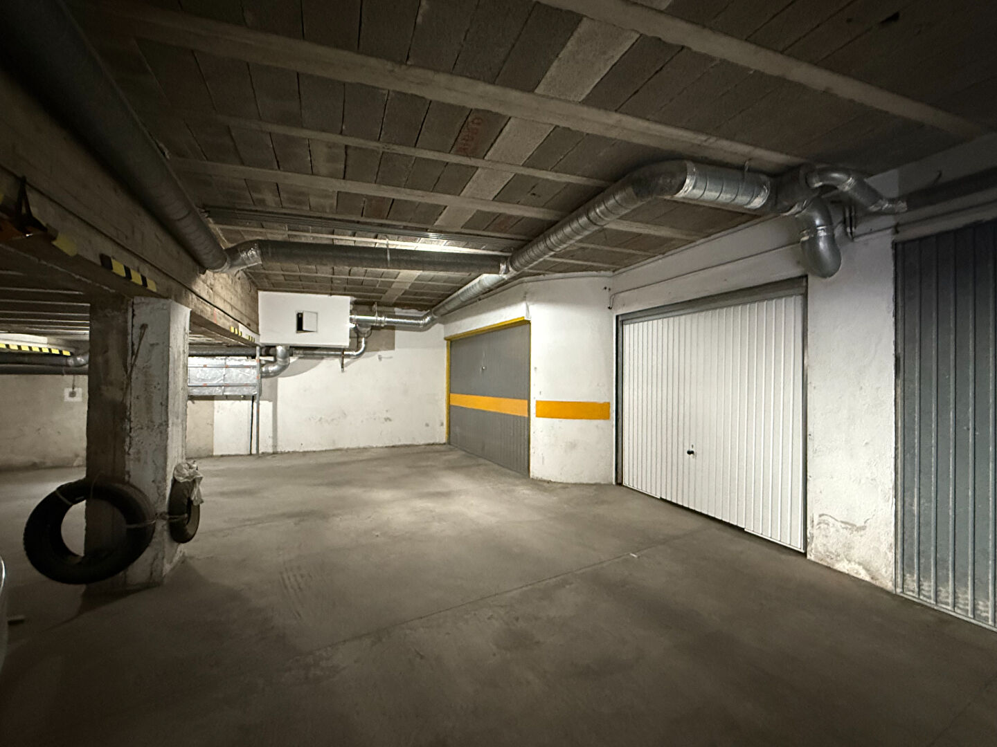 Photo Parking à louer box fermé en sous-sol , centre village Résidence le Gallion 13960 SAUSSET LES PINS image 2/2