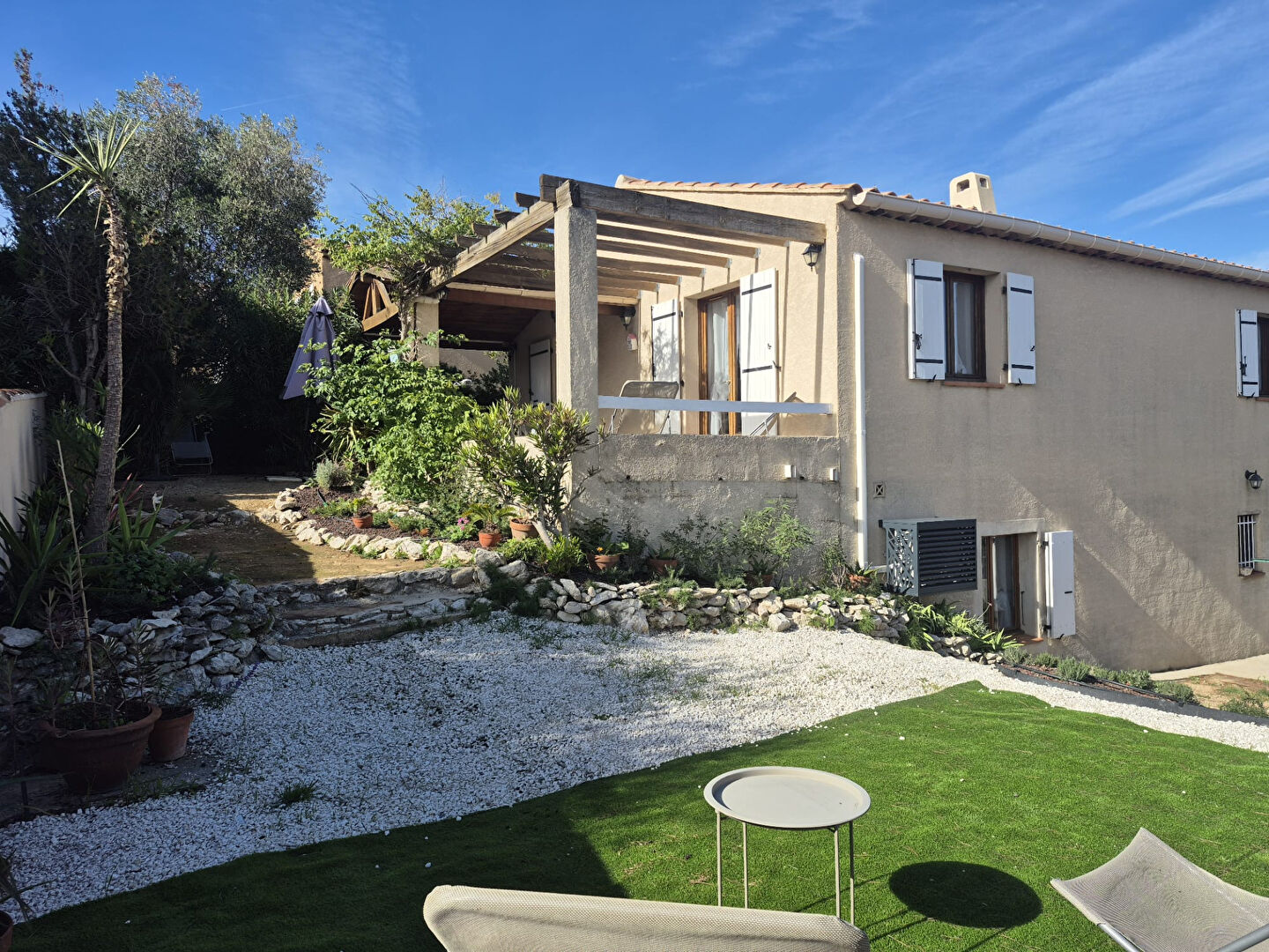 Photo À VENDRE - Maison 4 chambres avec vue dégagée sur les hauteurs prisées de l'Estaque image 2/6