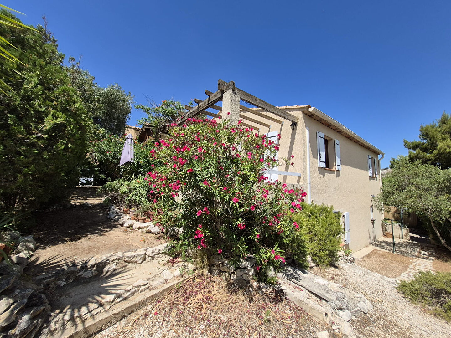 Photo À VENDRE - Maison 4 chambres avec vue dégagée sur les hauteurs prisées de l'Estaque image 4/6
