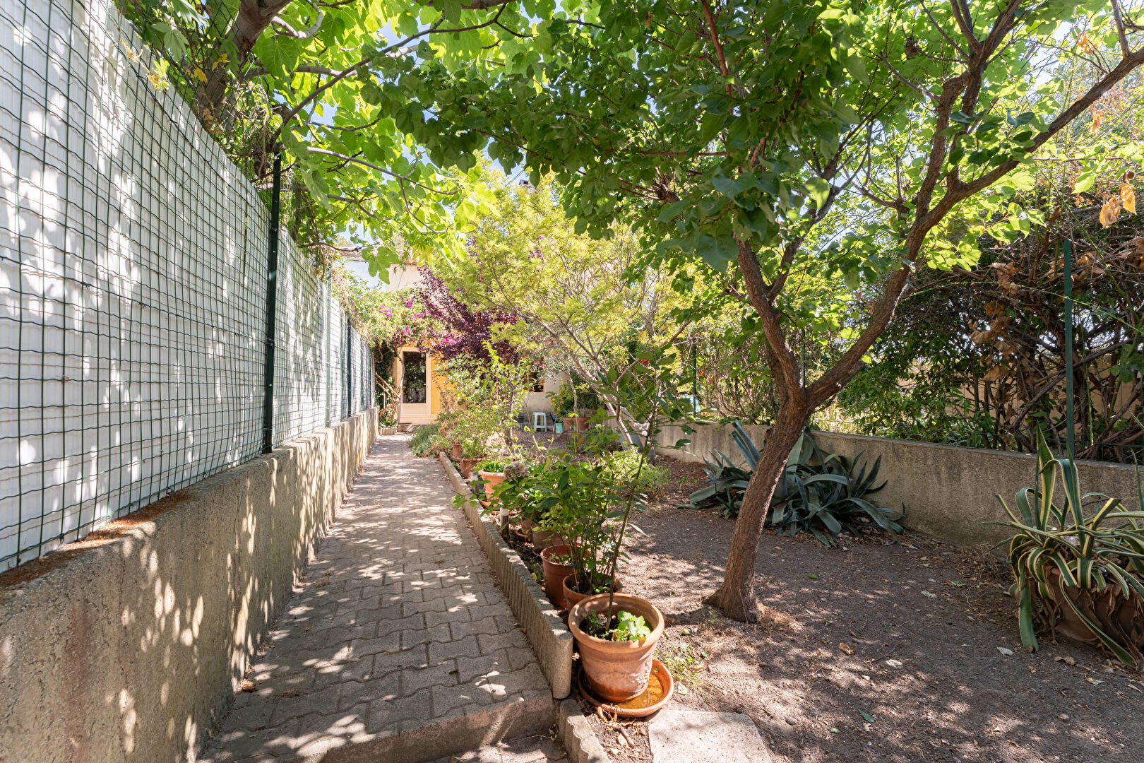 A VENDRE CHARMANTE MAISON DE VILLAGE  2 CHAMBRES  A SAUSSET-LES-PINS