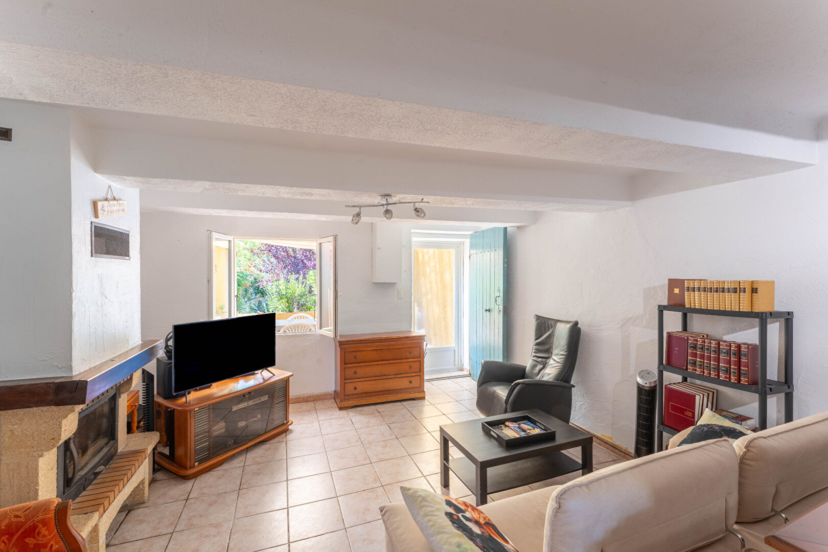 Photo A VENDRE CHARMANTE MAISON DE VILLAGE  2 CHAMBRES  A SAUSSET-LES-PINS image 4/6