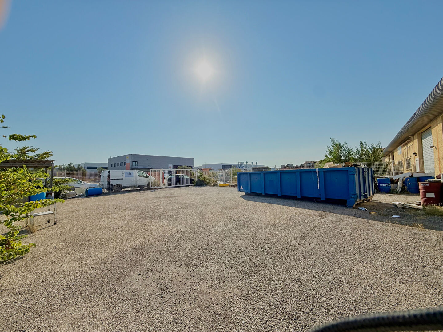 Photo Local commercial à louer à Istres 250 m2 image 2/6