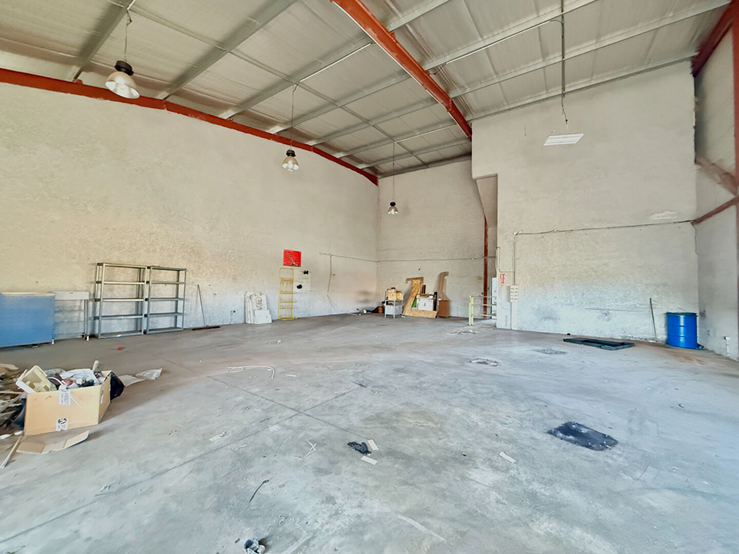 Photo Local commercial à louer à Istres 250 m2 image 6/6