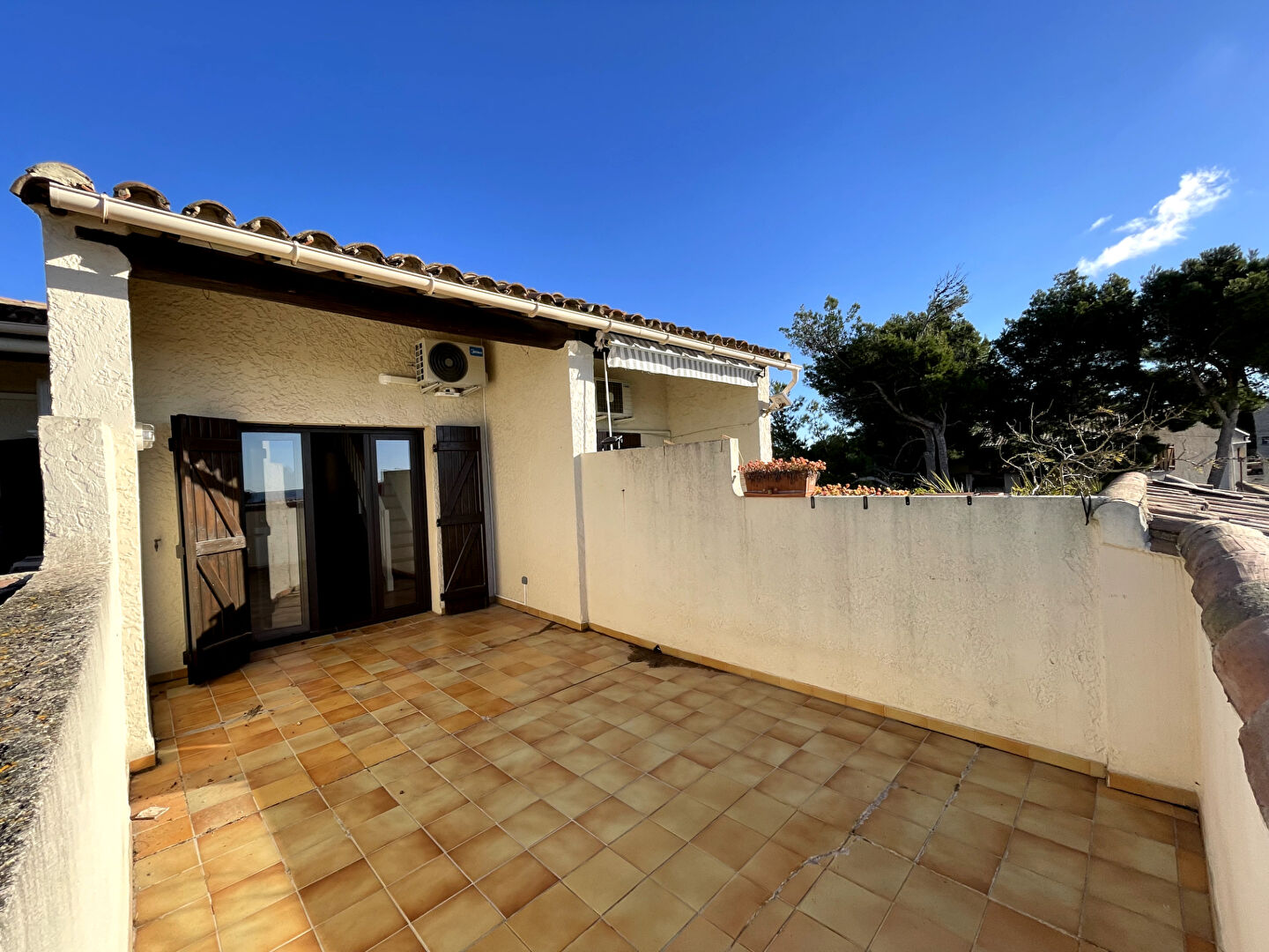 À louer - Studio + mezzanine avec terrasse, aperçu mer et garage à Carro