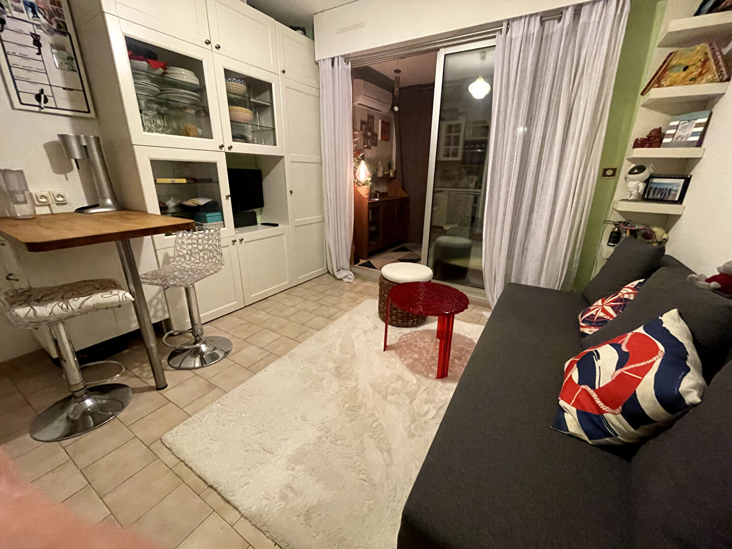 Photo A louer Appartement  meublé de  20m2, veranda climatisé, jardinet, 2 places de stationnement, en rez-de-chaussée image 2/6