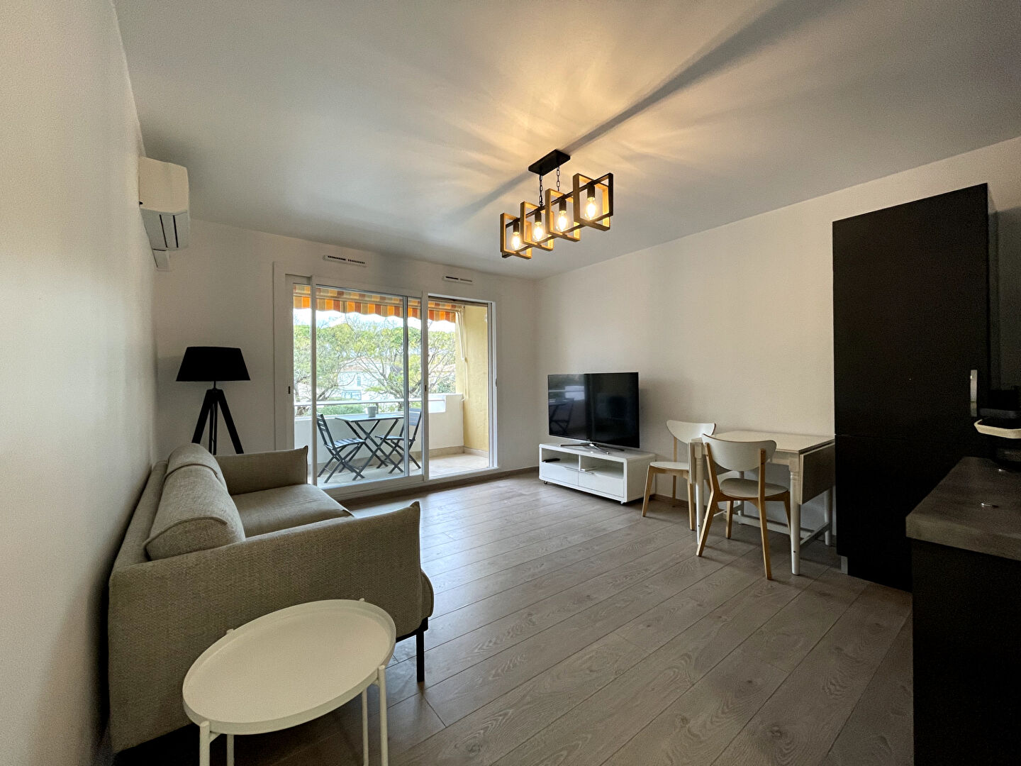 A LOUER  - Appartement  type 2 sur Carry-le-rouet 37 m2, résidence sécurisée,  centre ville, ascenseur une terrasse