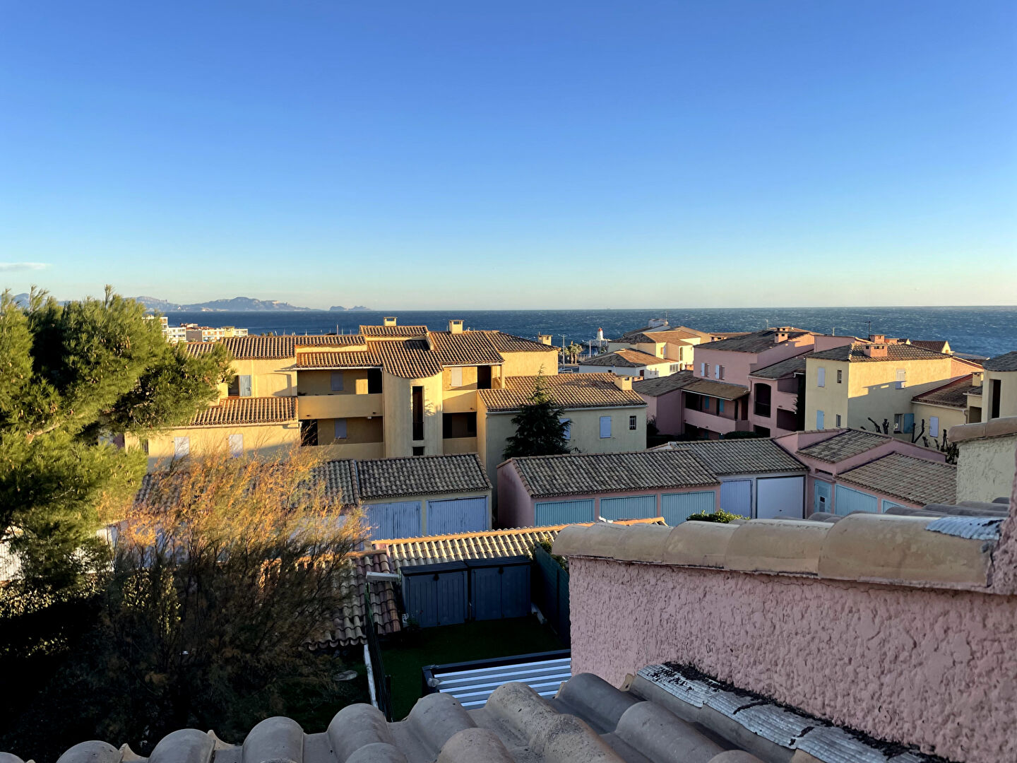 Photo A LOUER -sur le port de Sausset les Pins Appartement meublé entièrement rénové, 3 pièces - 56.42 m2 belle vue mer, un garage image 3/6