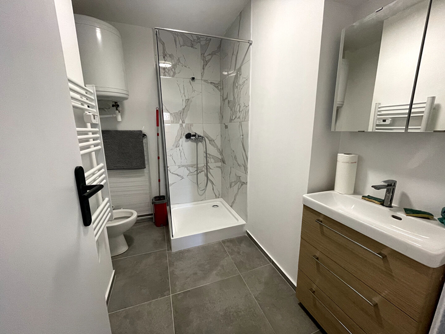 Photo A LOUER -sur le port de Sausset les Pins Appartement meublé entièrement rénové, 3 pièces - 56.42 m2 belle vue mer, un garage image 4/6