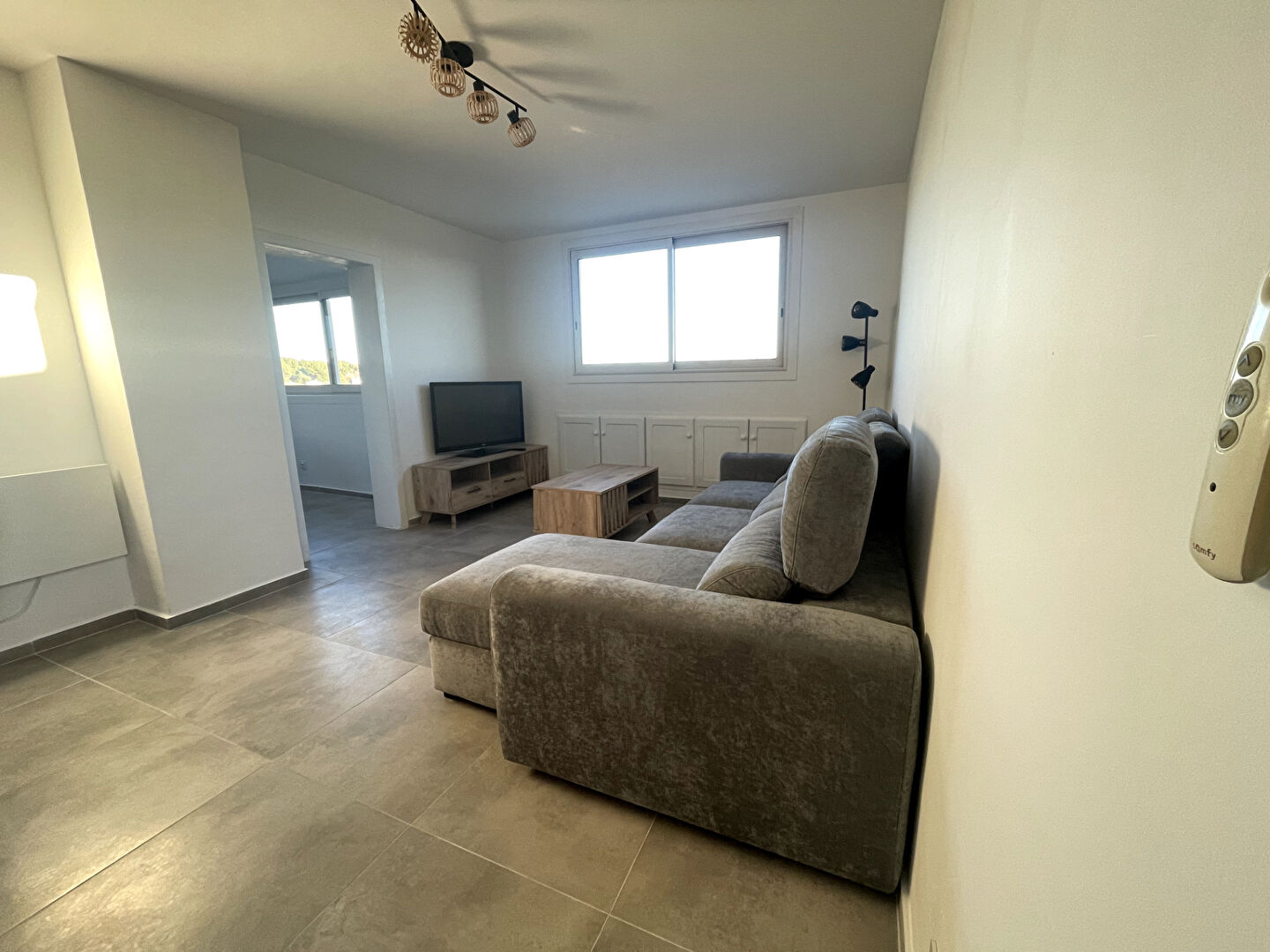 Photo A LOUER -sur le port de Sausset les Pins Appartement meublé entièrement rénové, 3 pièces - 56.42 m2 belle vue mer, un garage image 5/6