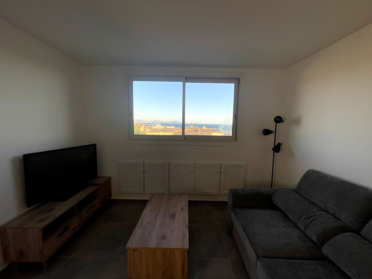 Photo A LOUER -sur le port de Sausset les Pins Appartement meublé entièrement rénové, 3 pièces - 56.42 m2 belle vue mer, un garage image 6/6