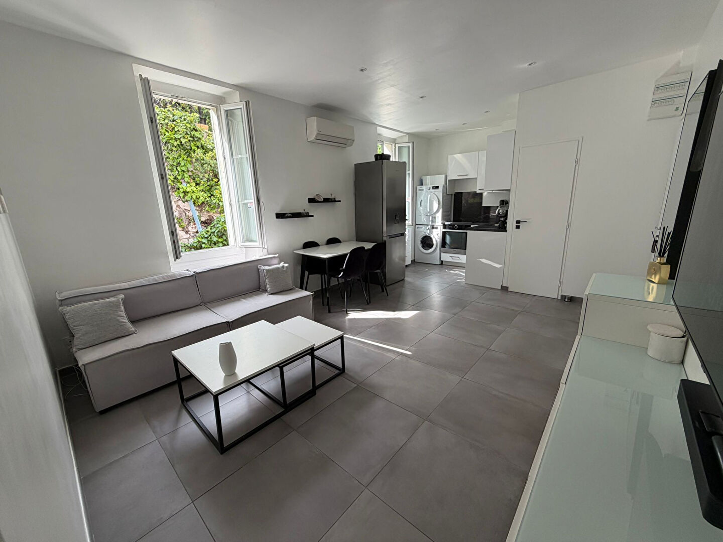 A VENDRE-  APPARTEMENT TYPE 2 ULTRA-CENTRE - CARRY-LE-ROUET