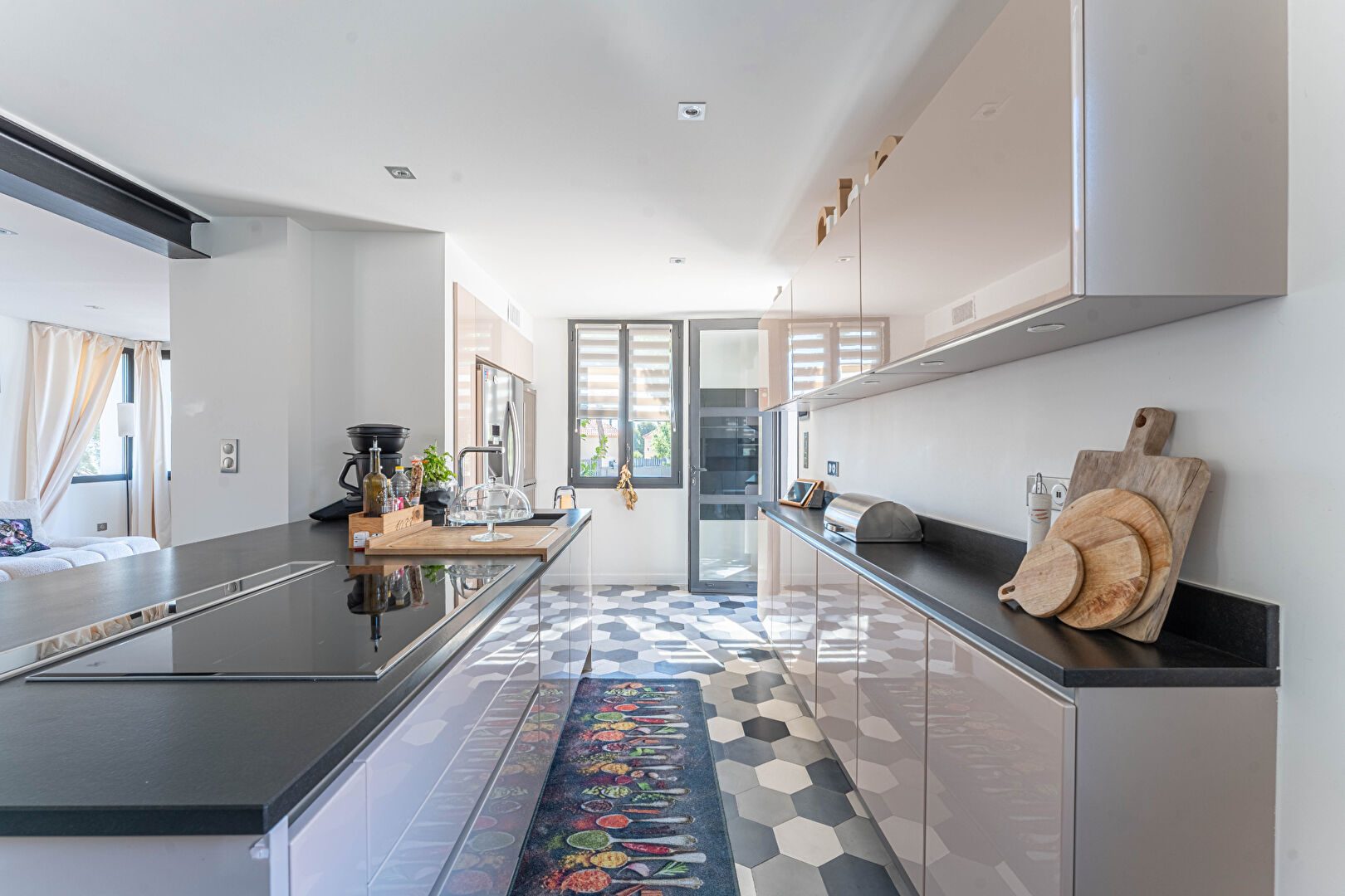 À VENDRE - À CARRY LE ROUET TRÈS BELLE MAISON FAMILIALE DE CHARME T4 AVEC GARAGE