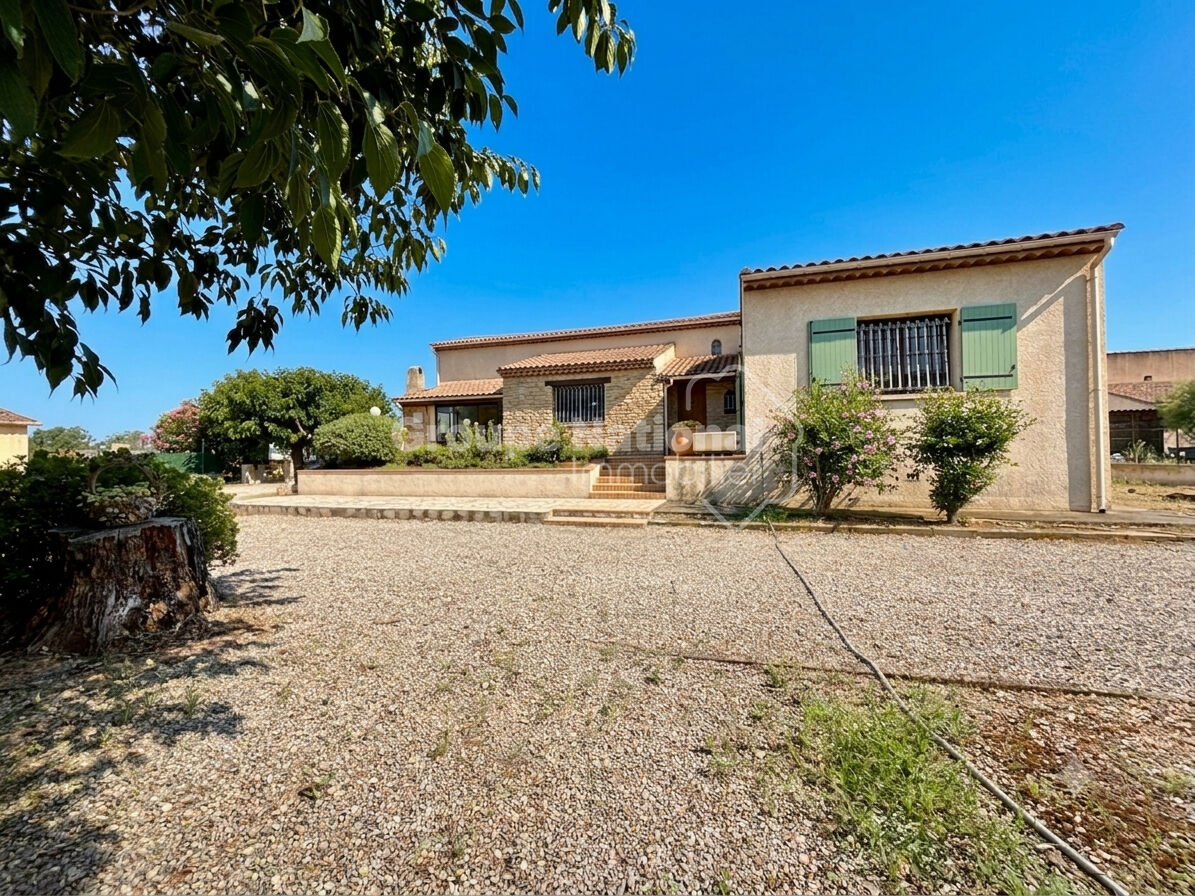 Villa Saint Just 3 chambres , piscine , sous sol amenageable , hangar 125m²