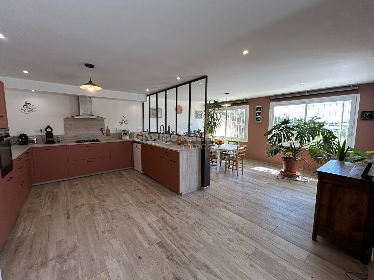 Belle maison de type bastide provençale d'environ 280 m² sur parcelle de 1517 m² avec piscine, garages et abri voitures - Beaumes de Venise