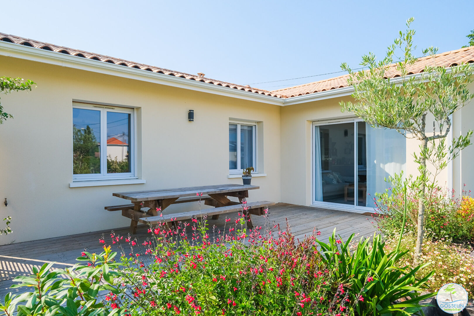 Photo COMPTEMPORAINE RT 2012 image 1/6