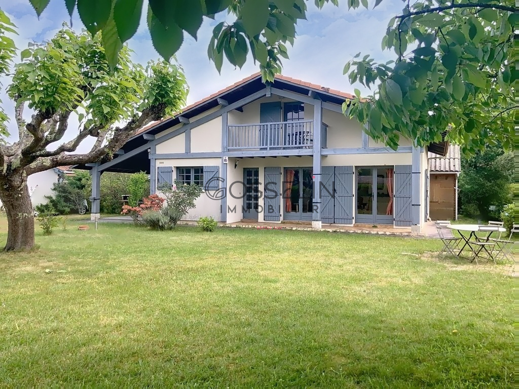 Charmante maison landaise avec deux dépendances aménagées pour accueillir vos amis